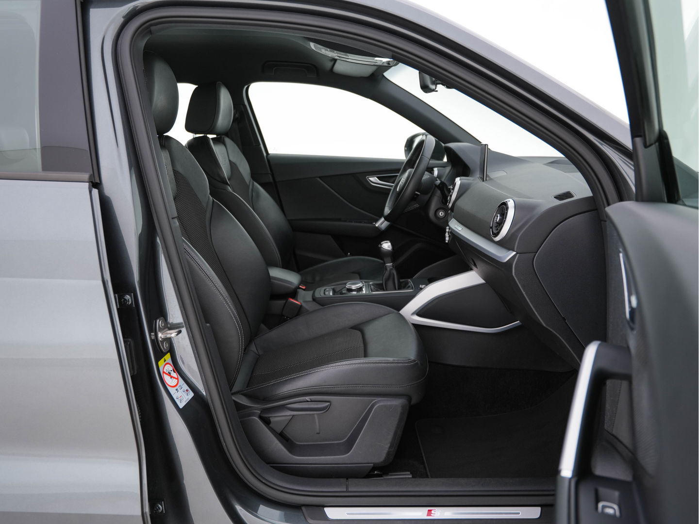 Audi Q2 30 TFSI S Edition S-Line-Sportpack *DIGI-COCKPIT | LEATHER-MICROFIBRE | MATRIX-LED | SPORT-SEATS | MMI-NAVI-TOUCH | DAB+ | ECC | CARPLAY | PDC | 17''ALU *