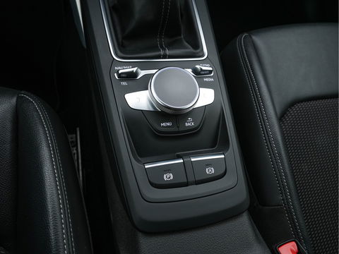 Audi Q2 30 TFSI S Edition S-Line-Sportpack *DIGI-COCKPIT | LEATHER-MICROFIBRE | MATRIX-LED | SPORT-SEATS | MMI-NAVI-TOUCH | DAB+ | ECC | CARPLAY | PDC | 17''ALU *