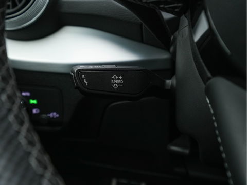 Audi Q2 30 TFSI S Edition S-Line-Sportpack *DIGI-COCKPIT | LEATHER-MICROFIBRE | MATRIX-LED | SPORT-SEATS | MMI-NAVI-TOUCH | DAB+ | ECC | CARPLAY | PDC | 17''ALU *