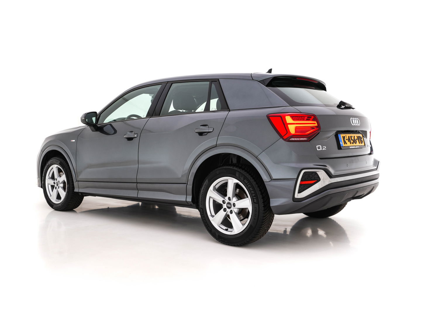 Audi Q2 30 TFSI S Edition S-Line-Sportpack *DIGI-COCKPIT | LEATHER-MICROFIBRE | MATRIX-LED | SPORT-SEATS | MMI-NAVI-TOUCH | DAB+ | ECC | CARPLAY | PDC | 17''ALU *
