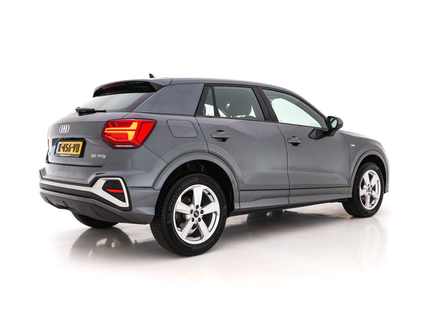 Audi Q2 30 TFSI S Edition S-Line-Sportpack *DIGI-COCKPIT | LEATHER-MICROFIBRE | MATRIX-LED | SPORT-SEATS | MMI-NAVI-TOUCH | DAB+ | ECC | CARPLAY | PDC | 17''ALU *