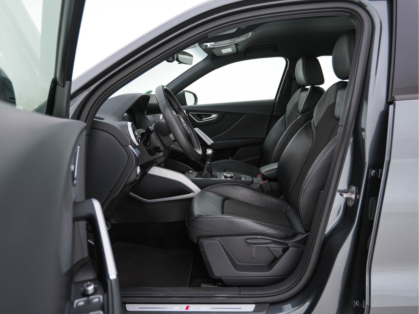 Audi Q2 30 TFSI S Edition S-Line-Sportpack *DIGI-COCKPIT | LEATHER-MICROFIBRE | MATRIX-LED | SPORT-SEATS | MMI-NAVI-TOUCH | DAB+ | ECC | CARPLAY | PDC | 17''ALU *