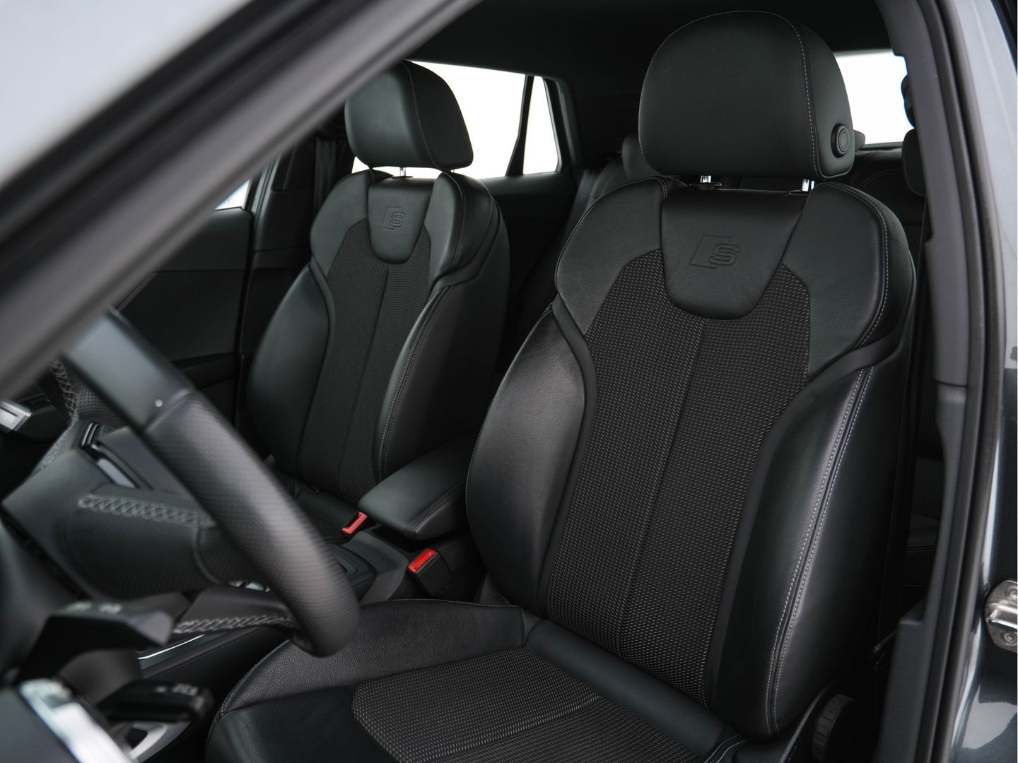 Audi Q2 30 TFSI S Edition S-Line-Sportpack *DIGI-COCKPIT | LEATHER-MICROFIBRE | MATRIX-LED | SPORT-SEATS | MMI-NAVI-TOUCH | DAB+ | ECC | CARPLAY | PDC | 17''ALU *