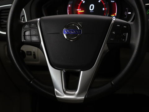 Volvo V40 Cross Country 2.0 D2 Ocean Race | Leder | Stoelverwarming | Trekhaak | Climate control | Bluetooth | Cruise control