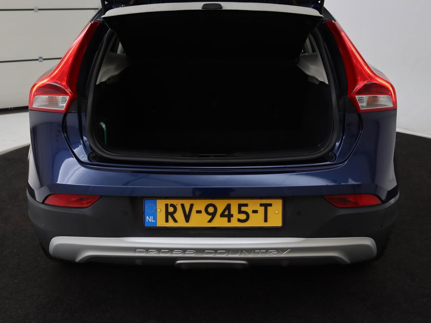 Volvo V40 Cross Country 2.0 D2 Ocean Race | Leder | Stoelverwarming | Trekhaak | Climate control | Bluetooth | Cruise control
