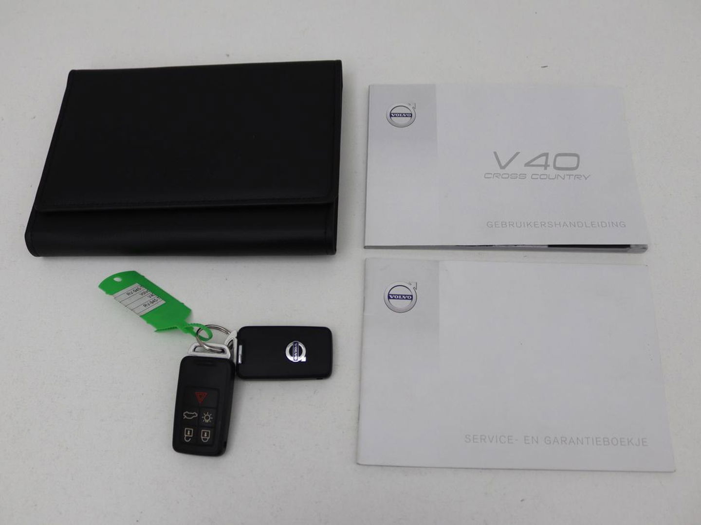 Volvo V40 Cross Country 2.0 D2 Ocean Race | Leder | Stoelverwarming | Trekhaak | Climate control | Bluetooth | Cruise control