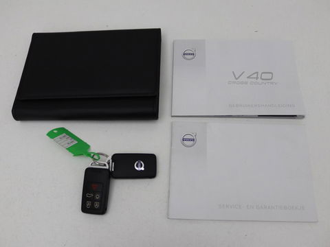 Volvo V40 Cross Country 2.0 D2 Ocean Race | Leder | Stoelverwarming | Trekhaak | Climate control | Bluetooth | Cruise control