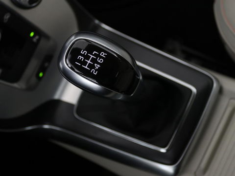 Volvo V40 Cross Country 2.0 D2 Ocean Race | Leder | Stoelverwarming | Trekhaak | Climate control | Bluetooth | Cruise control