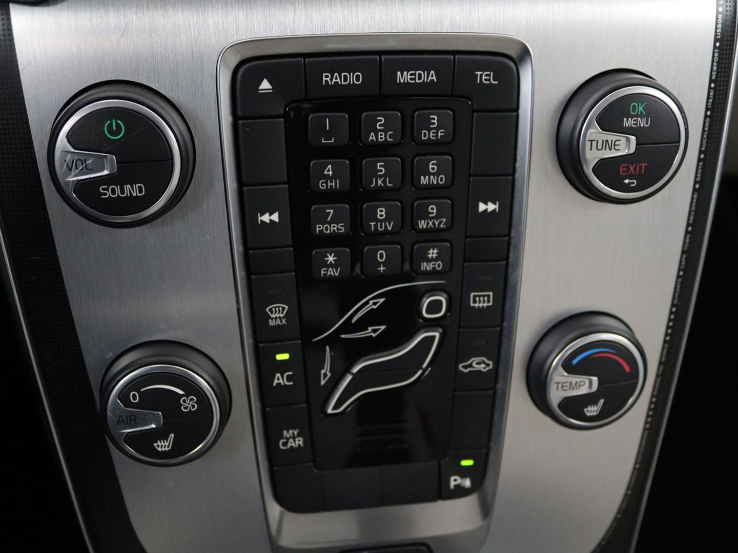 Volvo V40 Cross Country 2.0 D2 Ocean Race | Leder | Stoelverwarming | Trekhaak | Climate control | Bluetooth | Cruise control