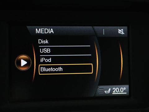 Volvo V40 Cross Country 2.0 D2 Ocean Race | Leder | Stoelverwarming | Trekhaak | Climate control | Bluetooth | Cruise control