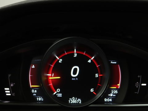 Volvo V40 Cross Country 2.0 D2 Ocean Race | Leder | Stoelverwarming | Trekhaak | Climate control | Bluetooth | Cruise control