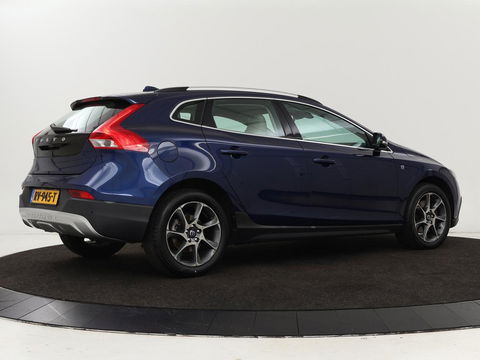 Volvo V40 Cross Country 2.0 D2 Ocean Race | Leder | Stoelverwarming | Trekhaak | Climate control | Bluetooth | Cruise control