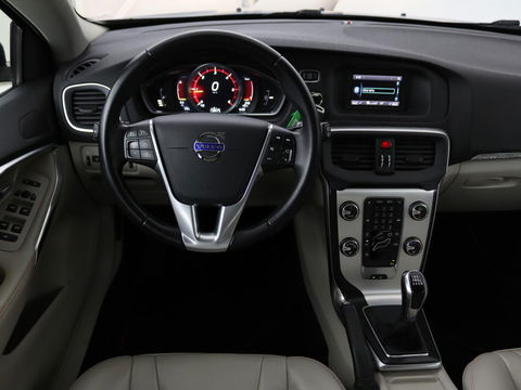 Volvo V40 Cross Country 2.0 D2 Ocean Race | Leder | Stoelverwarming | Trekhaak | Climate control | Bluetooth | Cruise control