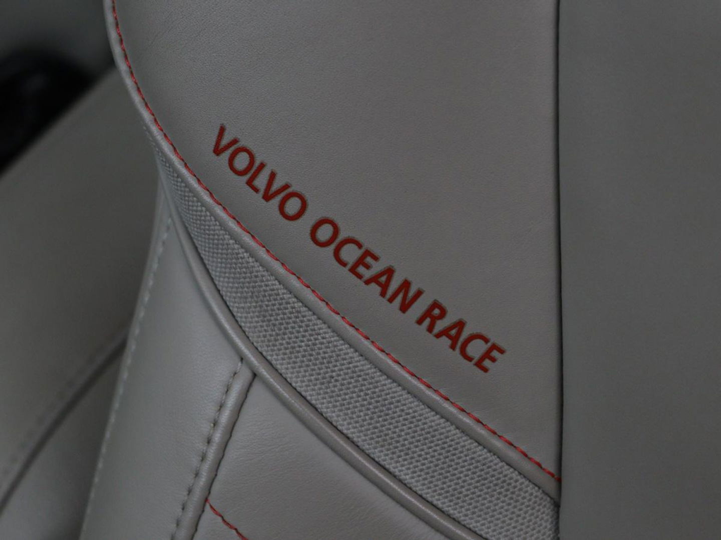 Volvo V40 Cross Country 2.0 D2 Ocean Race | Leder | Stoelverwarming | Trekhaak | Climate control | Bluetooth | Cruise control