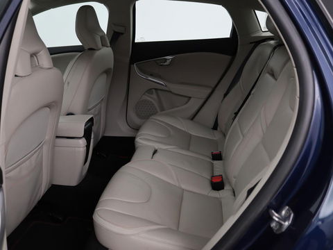 Volvo V40 Cross Country 2.0 D2 Ocean Race | Leder | Stoelverwarming | Trekhaak | Climate control | Bluetooth | Cruise control