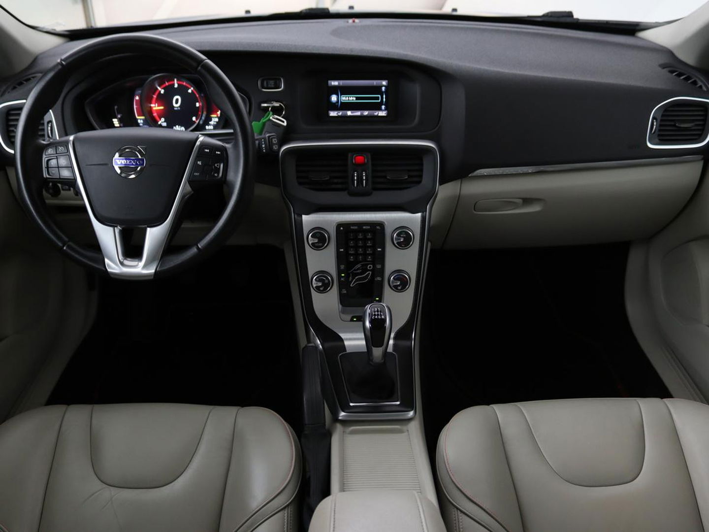 Volvo V40 Cross Country 2.0 D2 Ocean Race | Leder | Stoelverwarming | Trekhaak | Climate control | Bluetooth | Cruise control
