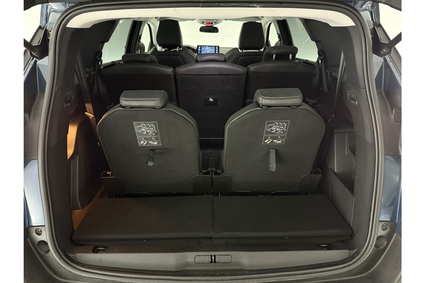 Peugeot 5008 1.2 PureTech Allure Pack 7p 360Camera LED Trekhaak Sfeerverl. Virtual Carplay Clima Cruise Navigatie PDC 18''LMV