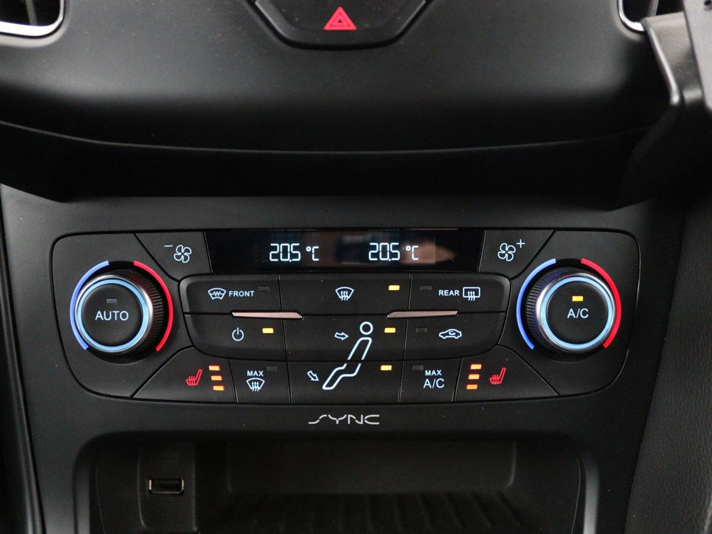 Ford Focus 2.0 ST-3 | Stoel & stuurverwarming | Recaro sportstoelen | Xenon | Bluetooth | Climate control | Half leder | Cruise control