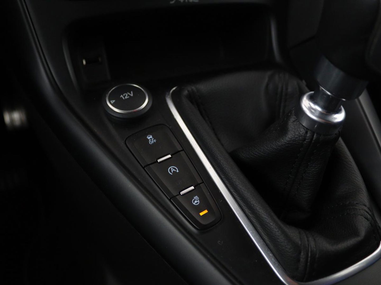 Ford Focus 2.0 ST-3 | Stoel & stuurverwarming | Recaro sportstoelen | Xenon | Bluetooth | Climate control | Half leder | Cruise control