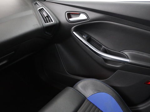 Ford Focus 2.0 ST-3 | Stoel & stuurverwarming | Recaro sportstoelen | Xenon | Bluetooth | Climate control | Half leder | Cruise control