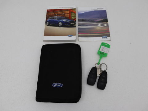 Ford Focus 2.0 ST-3 | Stoel & stuurverwarming | Recaro sportstoelen | Xenon | Bluetooth | Climate control | Half leder | Cruise control