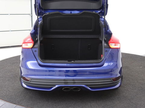 Ford Focus 2.0 ST-3 | Stoel & stuurverwarming | Recaro sportstoelen | Xenon | Bluetooth | Climate control | Half leder | Cruise control