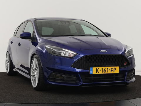 Ford Focus 2.0 ST-3 | Stoel & stuurverwarming | Recaro sportstoelen | Xenon | Bluetooth | Climate control | Half leder | Cruise control