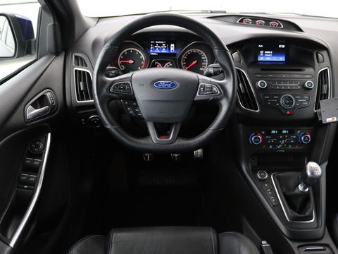 Ford Focus 2.0 ST-3 | Stoel & stuurverwarming | Recaro sportstoelen | Xenon | Bluetooth | Climate control | Half leder | Cruise control