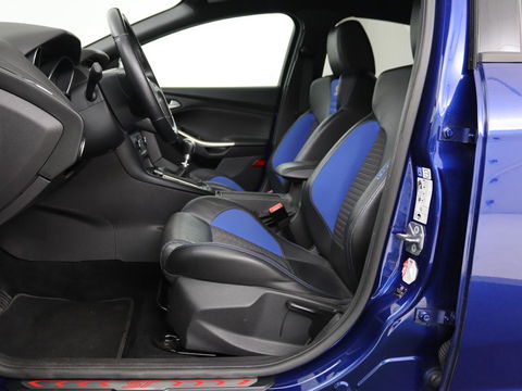 Ford Focus 2.0 ST-3 | Stoel & stuurverwarming | Recaro sportstoelen | Xenon | Bluetooth | Climate control | Half leder | Cruise control