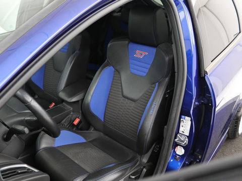 Ford Focus 2.0 ST-3 | Stoel & stuurverwarming | Recaro sportstoelen | Xenon | Bluetooth | Climate control | Half leder | Cruise control