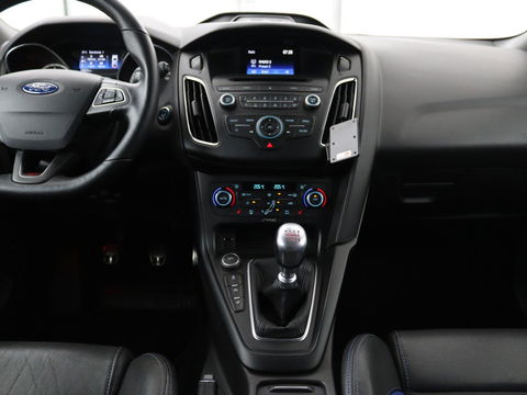 Ford Focus 2.0 ST-3 | Stoel & stuurverwarming | Recaro sportstoelen | Xenon | Bluetooth | Climate control | Half leder | Cruise control