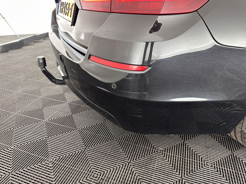 BMW 5 Serie Touring 530d High Executive Luxury-Line Aut. *PANO | LUXURY-LEATHER | HEAD-UP | BI-XENON | MEMORY-PACK | HIFI-SOUND | HEATED-COMFORT-SEATS | NAVI-FULLMAP | CRUISE | TOWBAR | SHIFT-PADDLES | LANE-ASSIST | ECC | PDC | 18''ALU*