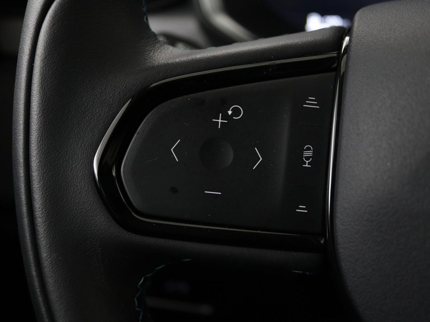Lynk & Co 01 1.5 Plug In | Panoramadak | Infinity by Harman | 360 camera | Adaptive cruise | Stoelverwarming | Carplay | Memory | Full LED