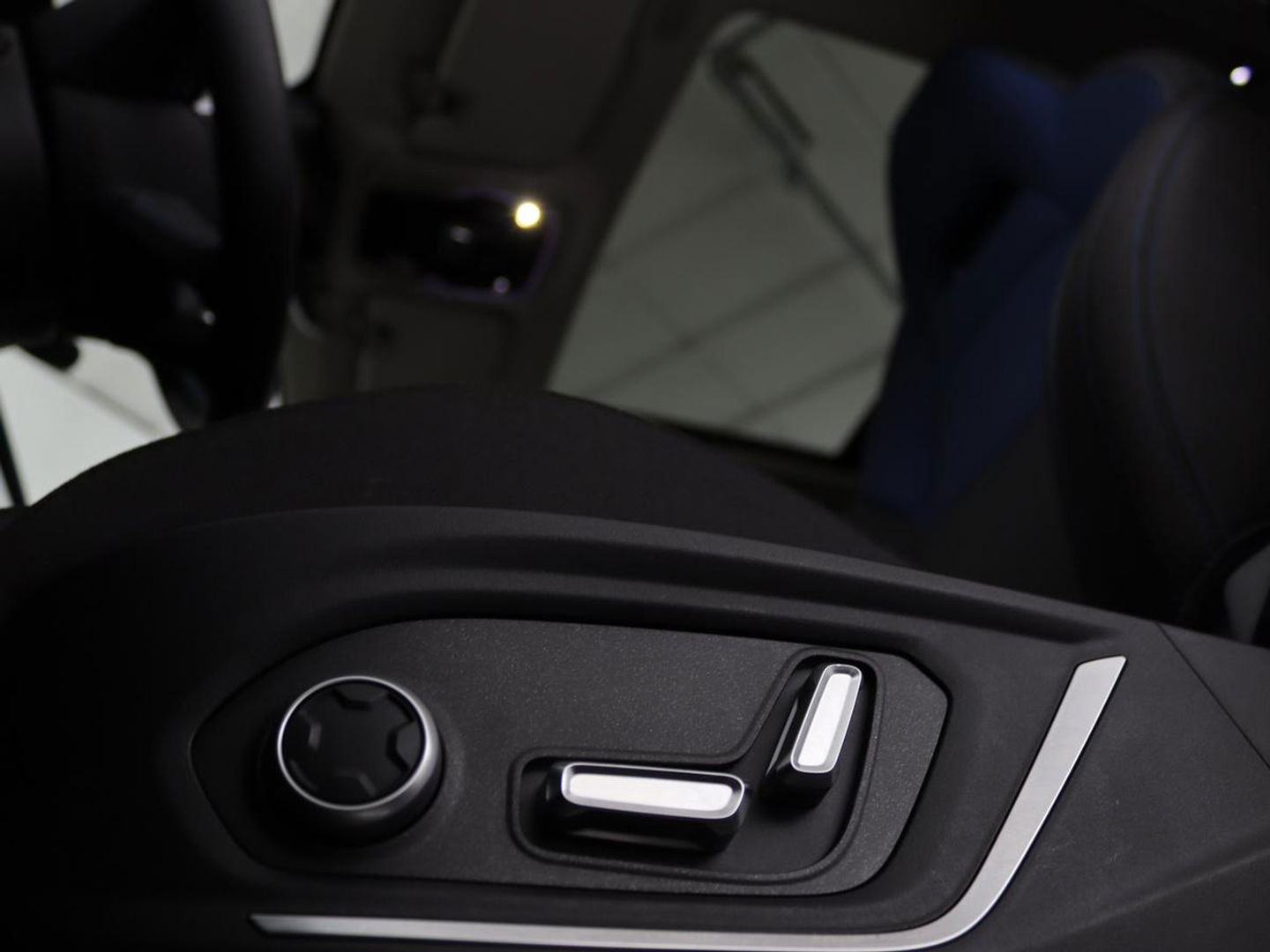Lynk & Co 01 1.5 Plug In | Panoramadak | Infinity by Harman | 360 camera | Adaptive cruise | Stoelverwarming | Carplay | Memory | Full LED