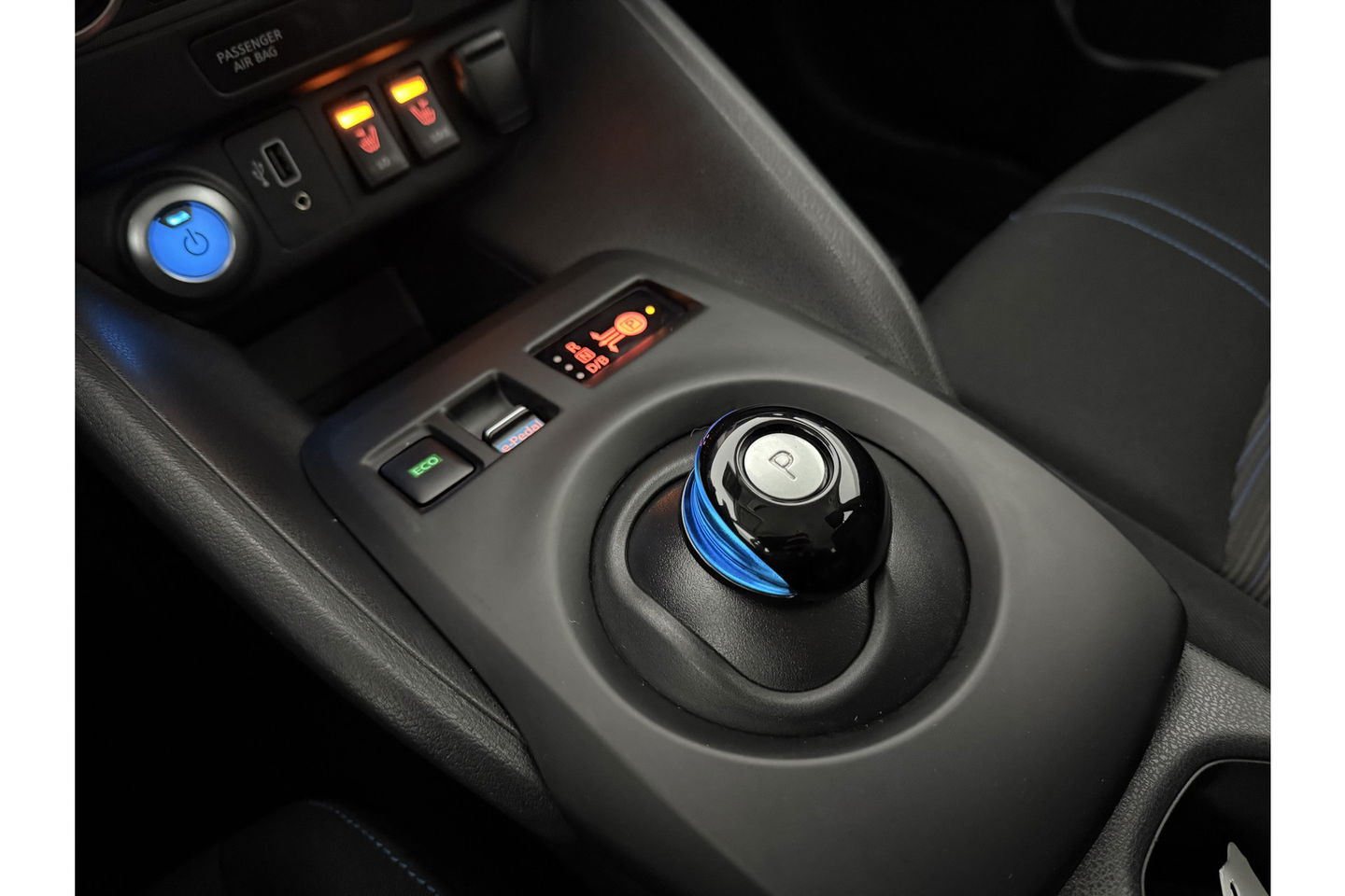 Nissan Leaf Acenta 40 kWh 150PK Camera Carplay LED Clima Cruise 16''LMV Stoel/Stuurverwarming
