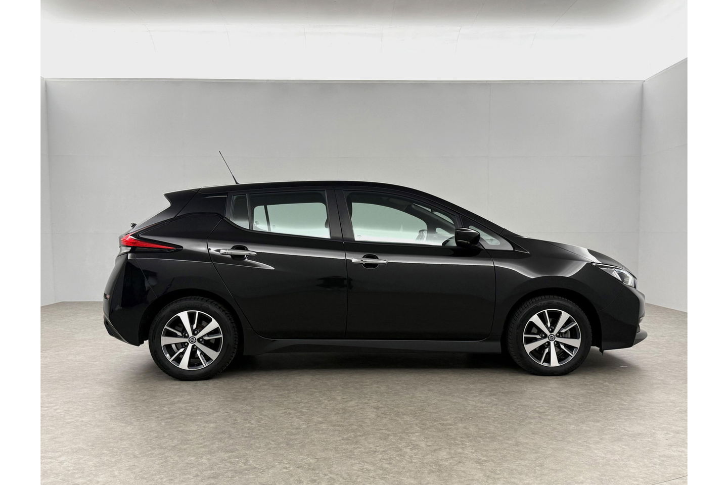 Nissan Leaf Acenta 40 kWh 150PK Camera Carplay LED Clima Cruise 16''LMV Stoel/Stuurverwarming