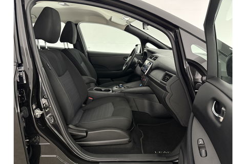 Nissan Leaf Acenta 40 kWh 150PK Camera Carplay LED Clima Cruise 16''LMV Stoel/Stuurverwarming