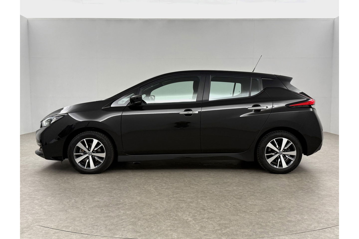 Nissan Leaf Acenta 40 kWh 150PK Camera Carplay LED Clima Cruise 16''LMV Stoel/Stuurverwarming