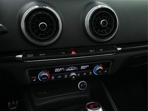 Audi RS3 2.5 TFSI quattro Aut. *RS-SEATS | PANO | NAPPA-FULL-LEATHER | DIGI-COCKPIT | BANG&OLUFSEN | APPLE-CARPLAY | ADAPTIVE-CRUISE | BLIND-SPOT | CAMERA | KEYLESS | NAVI-FULLMAP | DAB+ | MAGNETIC-RIDE | 19''ALU*