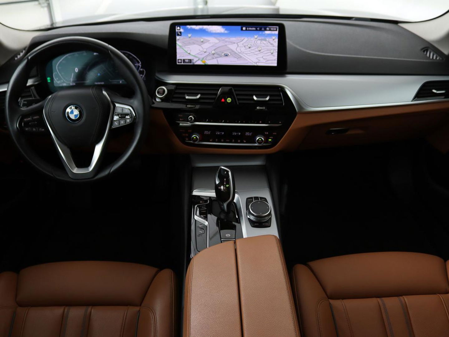 BMW 5 Serie 530e Business Edition Plus | LaserLight | Leder | Stoelverwarming | Carplay | Live Cockpit | Navigatie | Memory | Parkeerhulp | Climate control