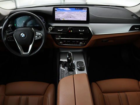 BMW 5 Serie 530e Business Edition Plus | LaserLight | Leder | Stoelverwarming | Carplay | Live Cockpit | Navigatie | Memory | Parkeerhulp | Climate control