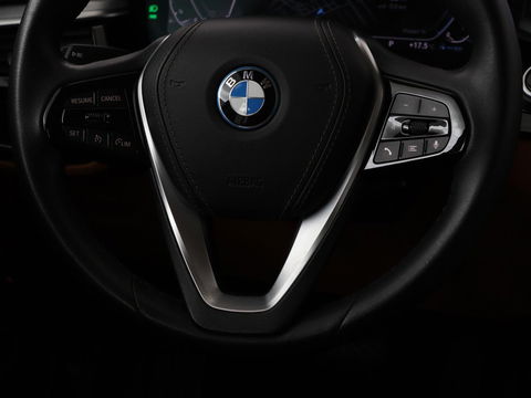 BMW 5 Serie 530e Business Edition Plus | LaserLight | Leder | Stoelverwarming | Carplay | Live Cockpit | Navigatie | Memory | Parkeerhulp | Climate control