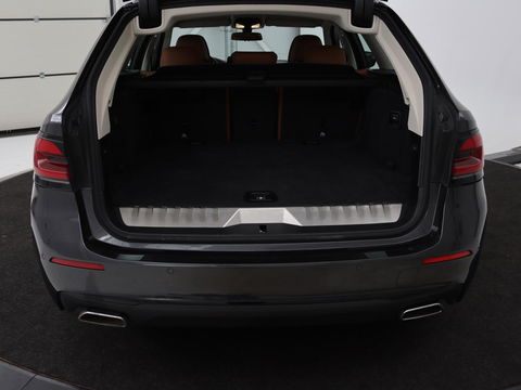 BMW 5 Serie 530e Business Edition Plus | LaserLight | Leder | Stoelverwarming | Carplay | Live Cockpit | Navigatie | Memory | Parkeerhulp | Climate control