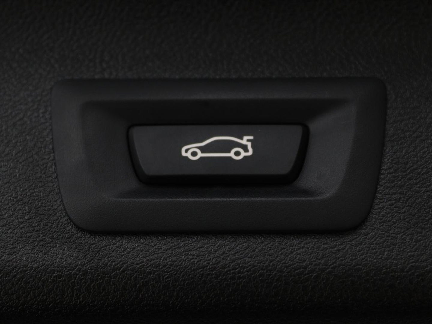 BMW 5 Serie 530e Business Edition Plus | LaserLight | Leder | Stoelverwarming | Carplay | Live Cockpit | Navigatie | Memory | Parkeerhulp | Climate control