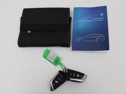 BMW 5 Serie 530e Business Edition Plus | LaserLight | Leder | Stoelverwarming | Carplay | Live Cockpit | Navigatie | Memory | Parkeerhulp | Climate control