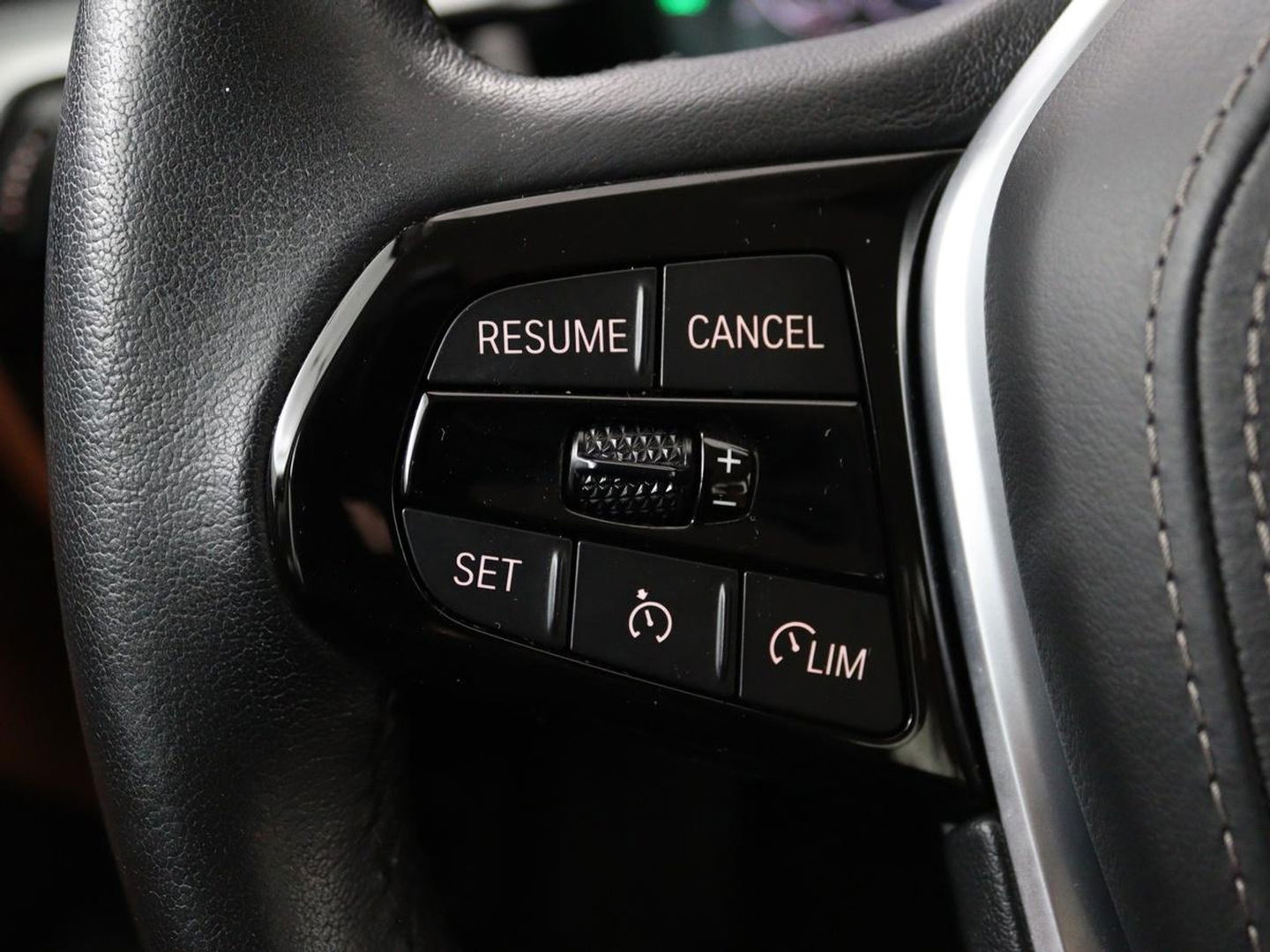BMW 5 Serie 530e Business Edition Plus | LaserLight | Leder | Stoelverwarming | Carplay | Live Cockpit | Navigatie | Memory | Parkeerhulp | Climate control
