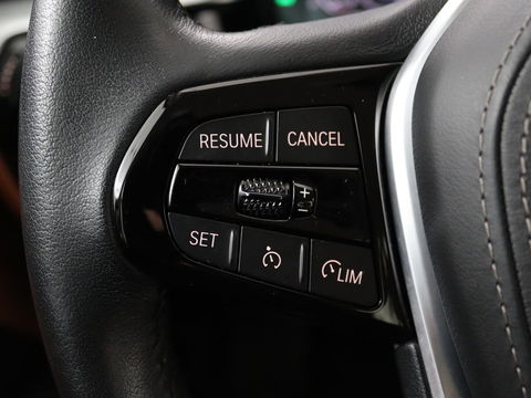BMW 5 Serie 530e Business Edition Plus | LaserLight | Leder | Stoelverwarming | Carplay | Live Cockpit | Navigatie | Memory | Parkeerhulp | Climate control