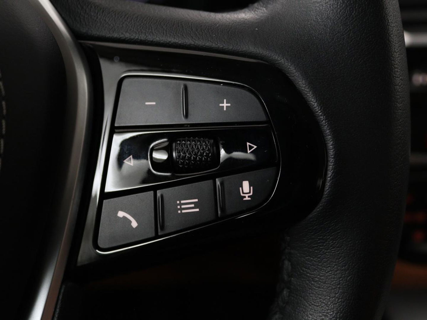 BMW 5 Serie 530e Business Edition Plus | LaserLight | Leder | Stoelverwarming | Carplay | Live Cockpit | Navigatie | Memory | Parkeerhulp | Climate control