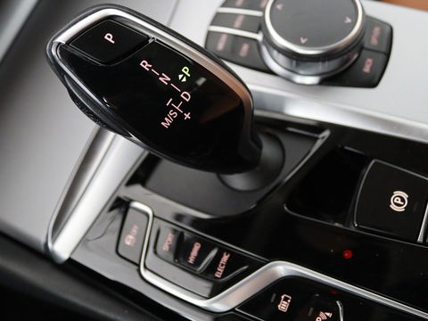 BMW 5 Serie 530e Business Edition Plus | LaserLight | Leder | Stoelverwarming | Carplay | Live Cockpit | Navigatie | Memory | Parkeerhulp | Climate control