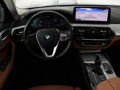 BMW 5 Serie 530e Business Edition Plus | LaserLight | Leder | Stoelverwarming | Carplay | Live Cockpit | Navigatie | Memory | Parkeerhulp | Climate control
